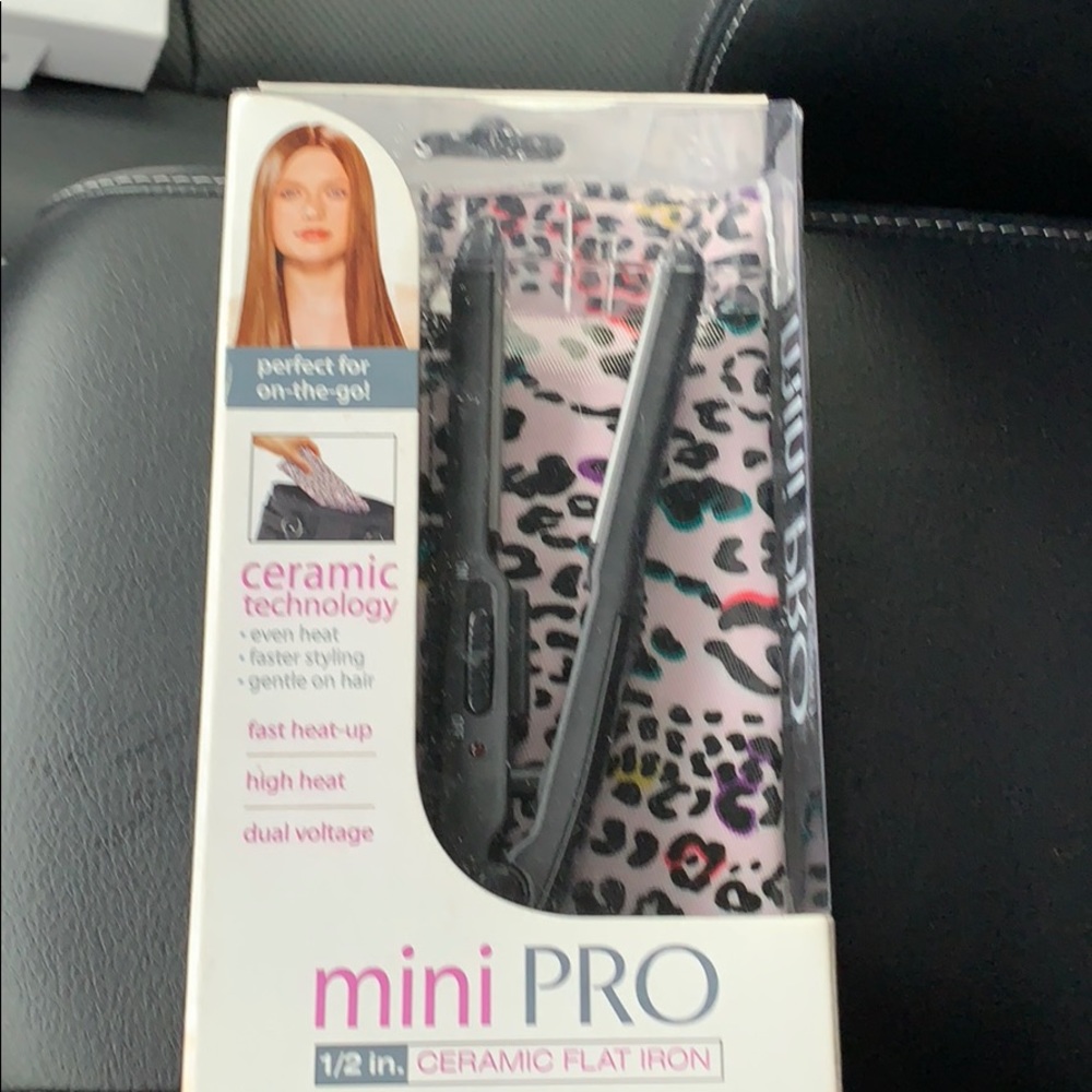 Mini hair straightener